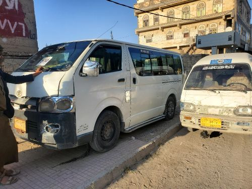 باص بلكه مستخدم نظيف 2006