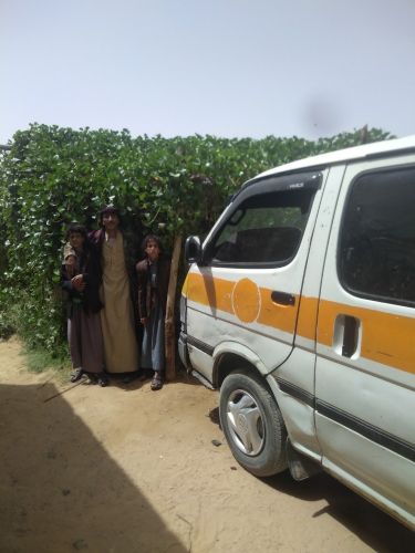 باص هيس لون ابيض .الصورة