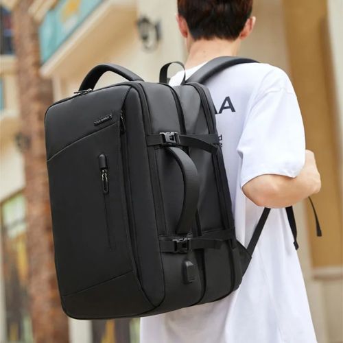 حقيبه ظهر لابتوب وملابس