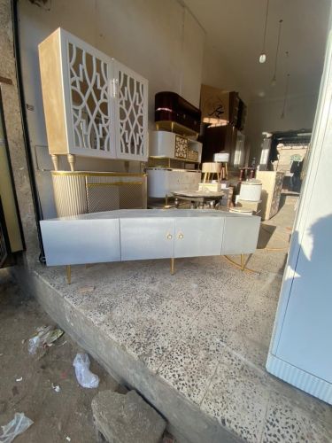طلب زبون طاوله بلازما شاشه