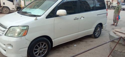باص نوها 2006 السعر 11500