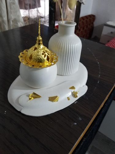مباخر وعلب بخور ومزهريات