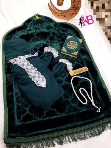 سجده معا مصحف  مسبحه روب صلاه