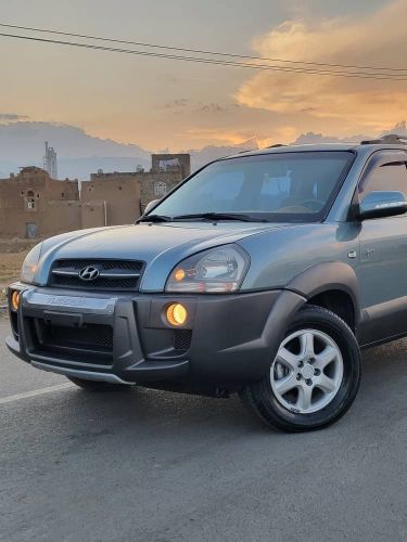 تم البيع توسان 2006 بترول وارد