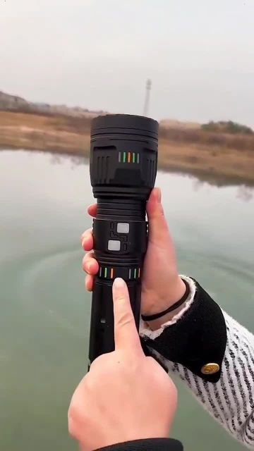 كشاف يدوي مسافه 3000 متر