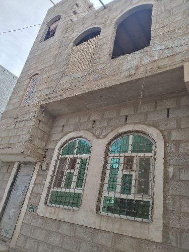 المطار في بيت عاطف