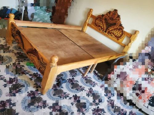 مطلوب سرير خشب نضيف جدا