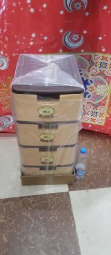 إدراج بلاستيكية