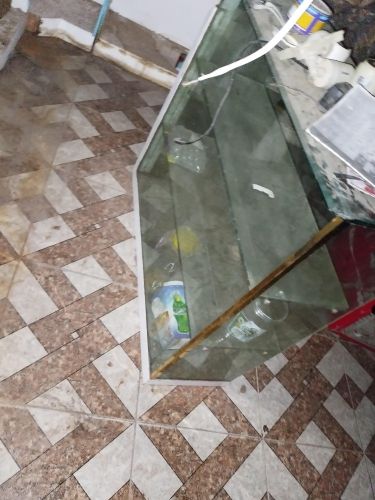 ميز زجاج