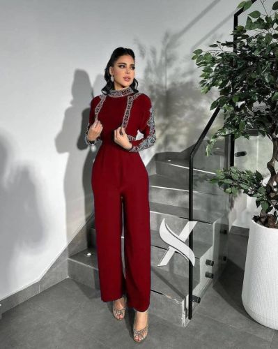 طقم نسائي