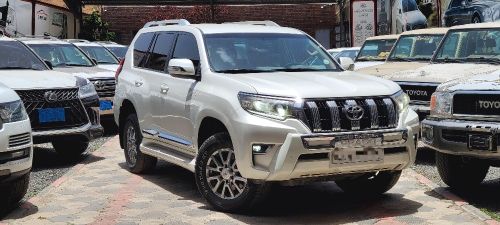 برادو اي اكس ار بالون الأبيض V4