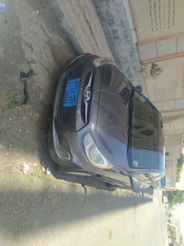 سيارة هيونداي أكسنت ٢٠١٢ للبيع