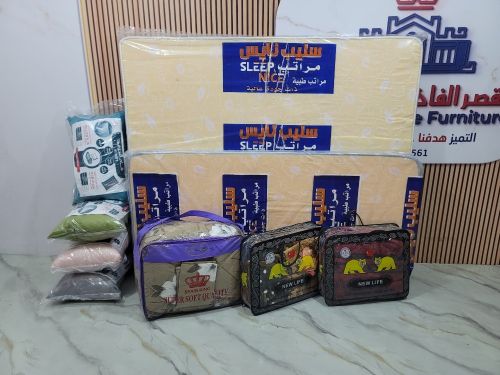 عرض مجموعة من المفروشات