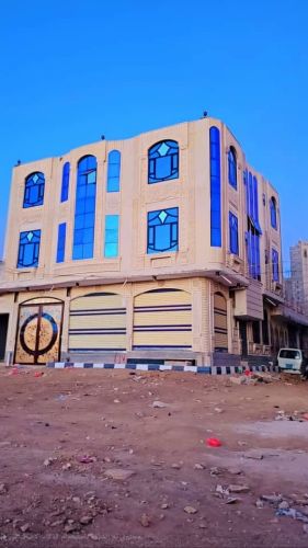 عماره 3دور 3شقق 3فتحات شارعين حجر