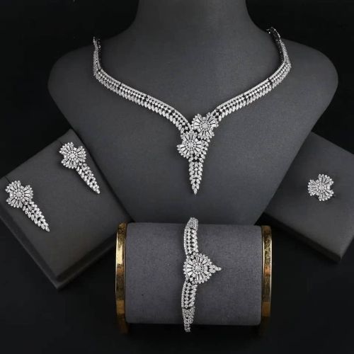 طقم زيركون عرائيسيه كلاسيكيه يجنآ