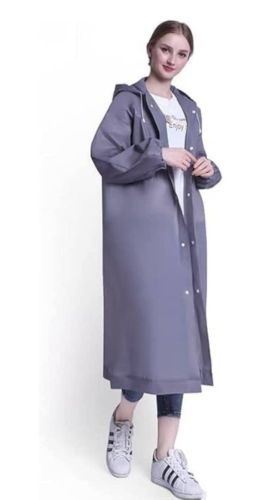 *معطف واقي من المطر مع كوفيه قوي