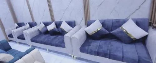 طقوم كنب بتصميم ولمسه ذهبية راقيه