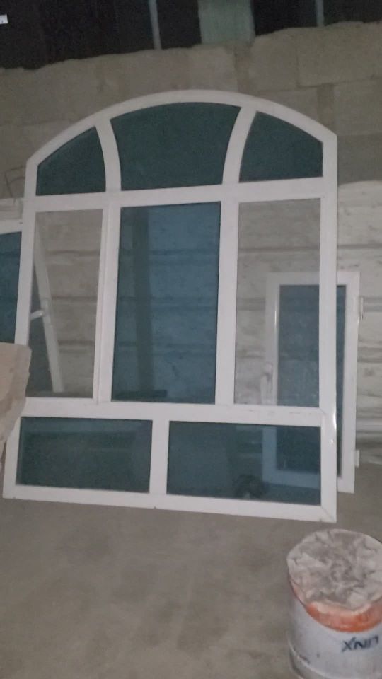 اعلان عن طاقه وباب