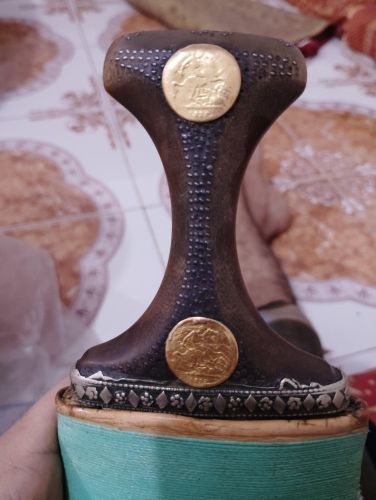 الجنبيه تبيع نفسها والصور امامك