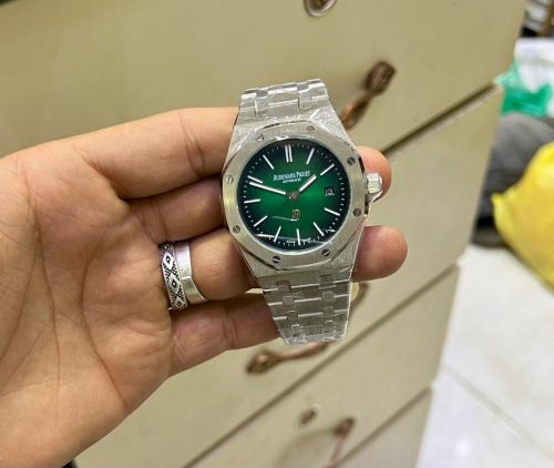ساعة أوديمار بيغيه الرجالية