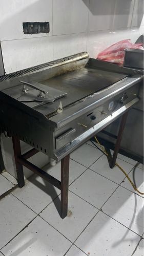 ادوات مطعم واستراحة للبيع