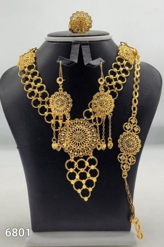 بدلات. مطليه