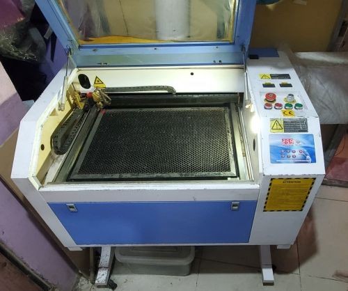 للبيع مكينة ليزر  CO2 / 60*40