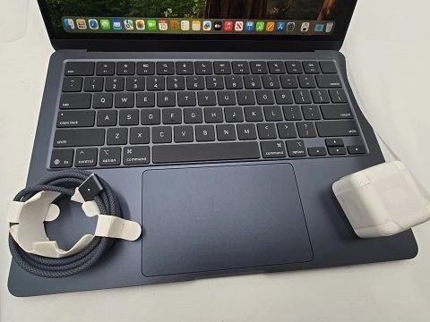 2025 Apple MacBooks Air 13-inch 