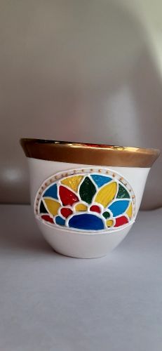 اكواب بالرسم اليدوي