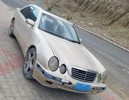 مرسيدس ابو عيون E320 موديل 2001