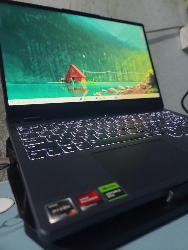 لابتوب LEGION Gaming بالكرتون