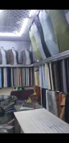 للايجار وللبيع محل في قلب سوق