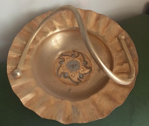 قطعة نحاسية و اخرى لا اعرف معدنها
