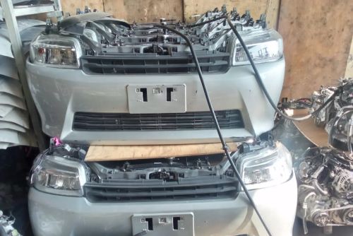 يتوفر قطع غيار السيارات