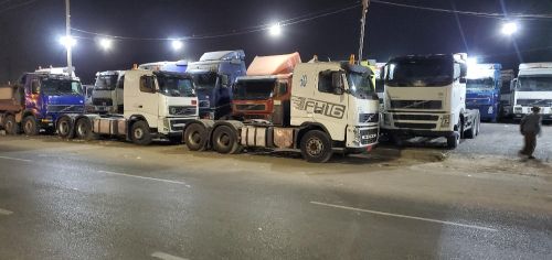 لبيع وشراء الشاحنات والمعدات