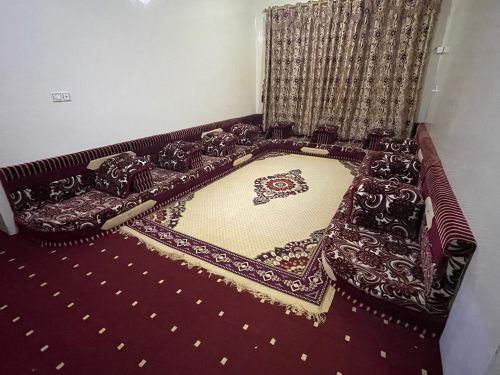 مجلس عربي نظيف جداً للبيع…