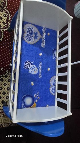 سرير اطفال