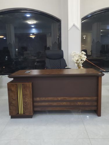 مكاتب ادارية وعادية متنوعة راقية
