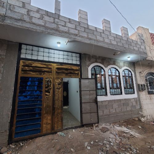 بيت للبيع مسلح جنب الزفلت 20 متر