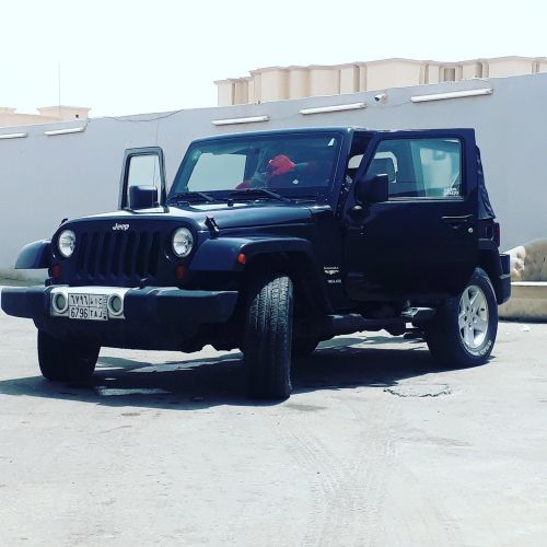 سيار جيب لإنجلر 2010 نظيف 