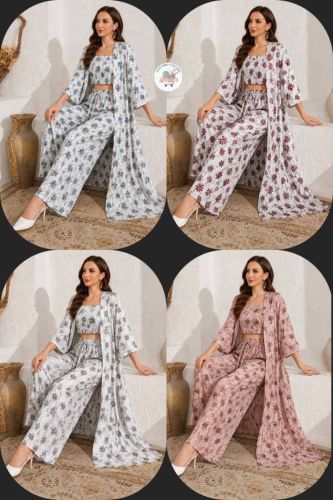 طقم نسائي