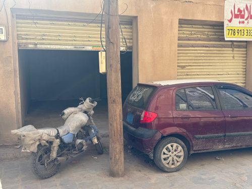 محل بفتحتين شامل فاتورة الكهرباء 