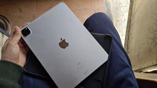 ايباد برو M1 بكرتونة 120 فريم430$