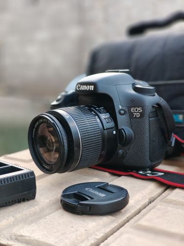 كاميرا canon كانون D7