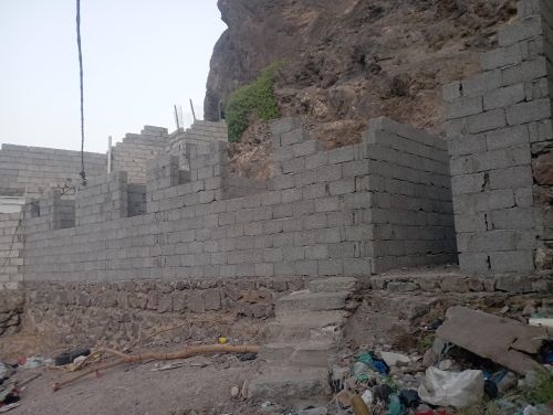 بيت سكني بحي شعبي قابل للتفاوض