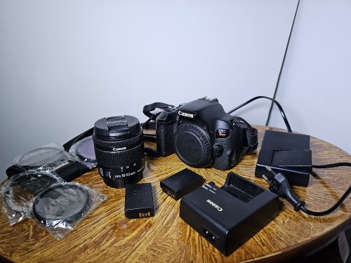 Canon EOS Rebel T7i with bundle