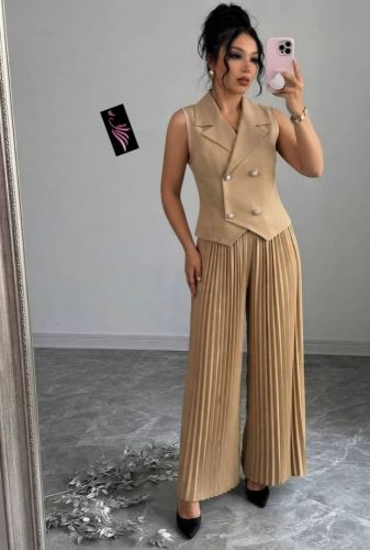 طقم نسائي