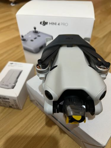 درون dji mini4 pro مع بطاريه زياه
