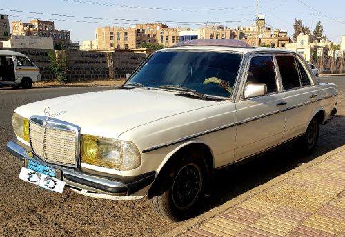 مرسيدس بمحرك اسود 230 اوتوماتيك