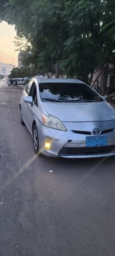 سيارة بريوس للبيع